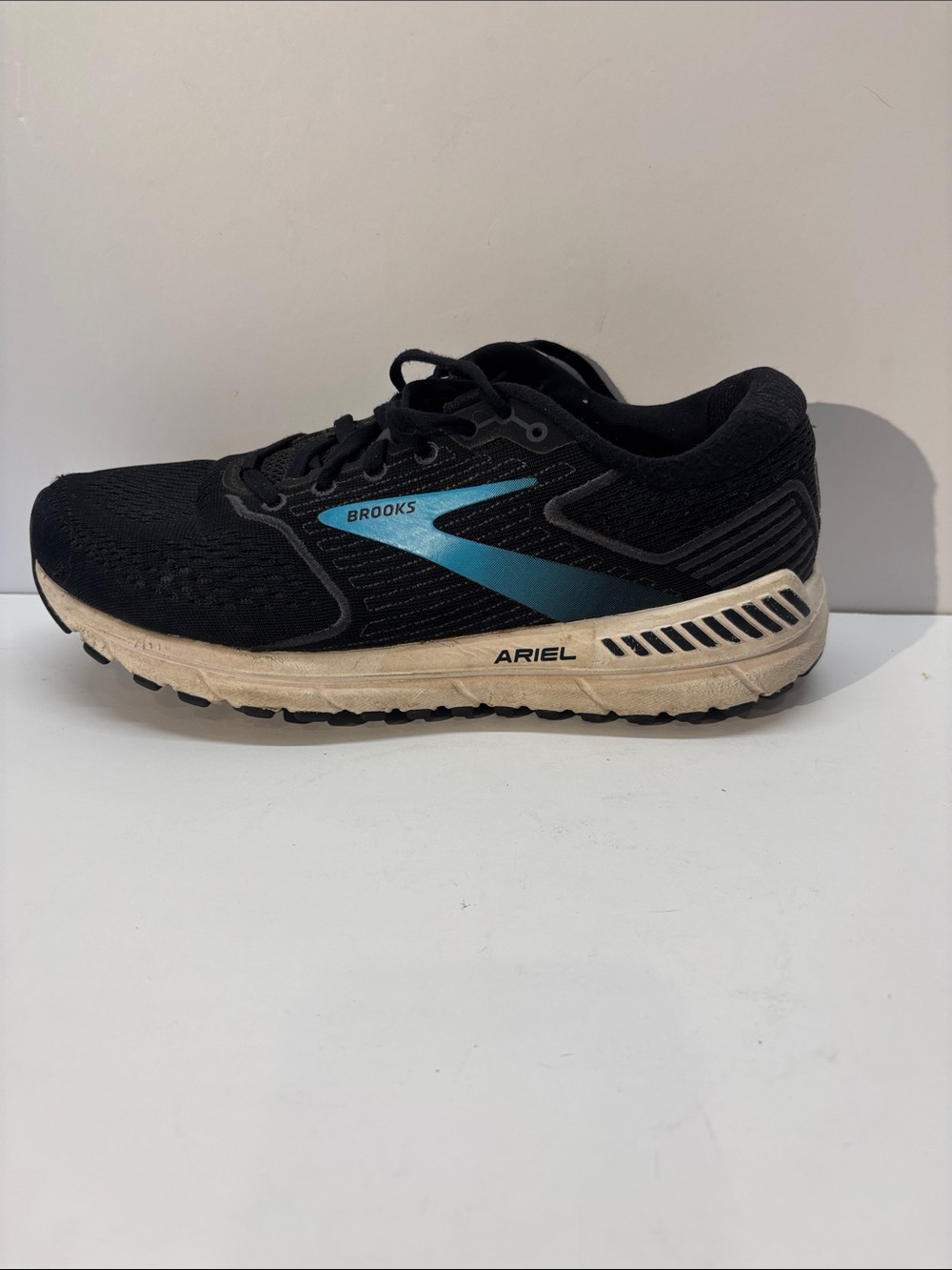Brooks Ariel Men's Running Shoe - Black with Teal Accent size 9D wide